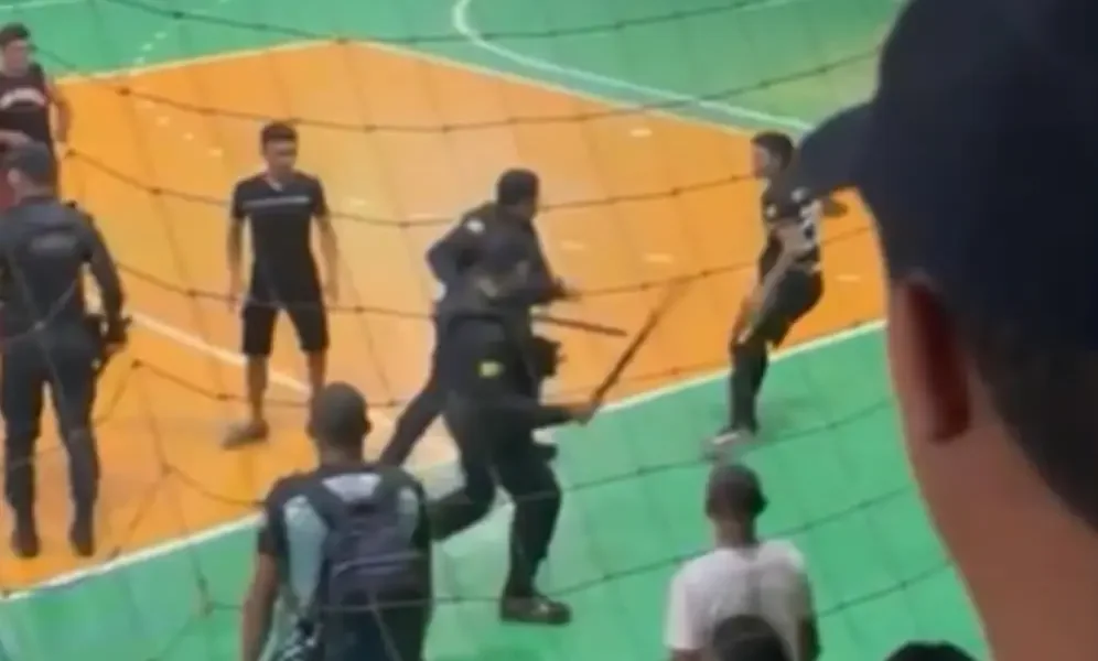 PMs e jogadores entram em confronto e pancadaria após partida de futsal; ASSISTA AO MOMENTO
