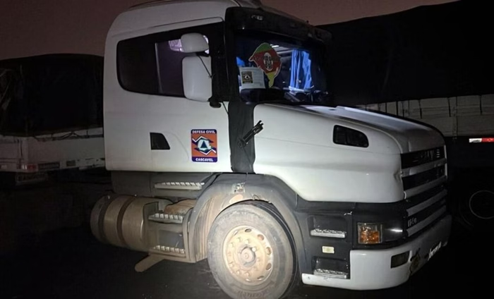 PRF encontra 53 kg de cocaína e crack em carreta que levava doações para o RS