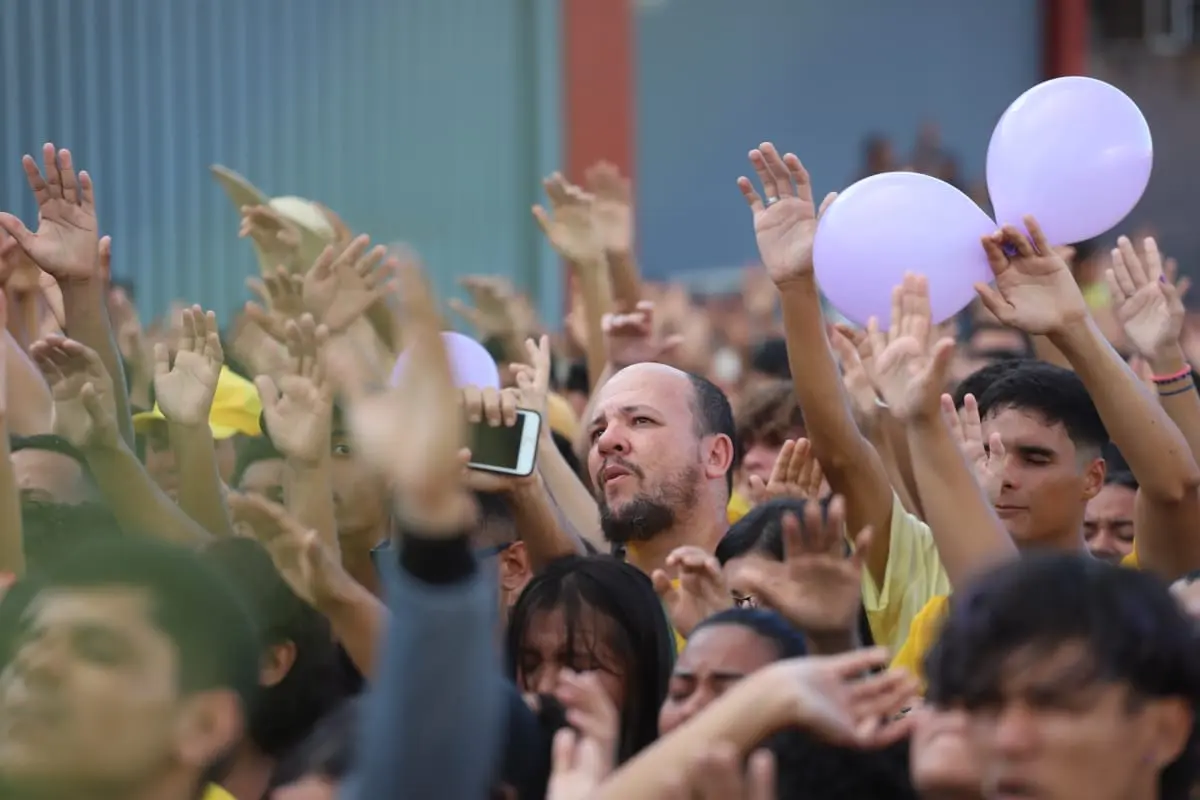 GALERIA DE FOTOS: com música e oração, Marcha para Jesus lota Via Chico Mendes neste sábado