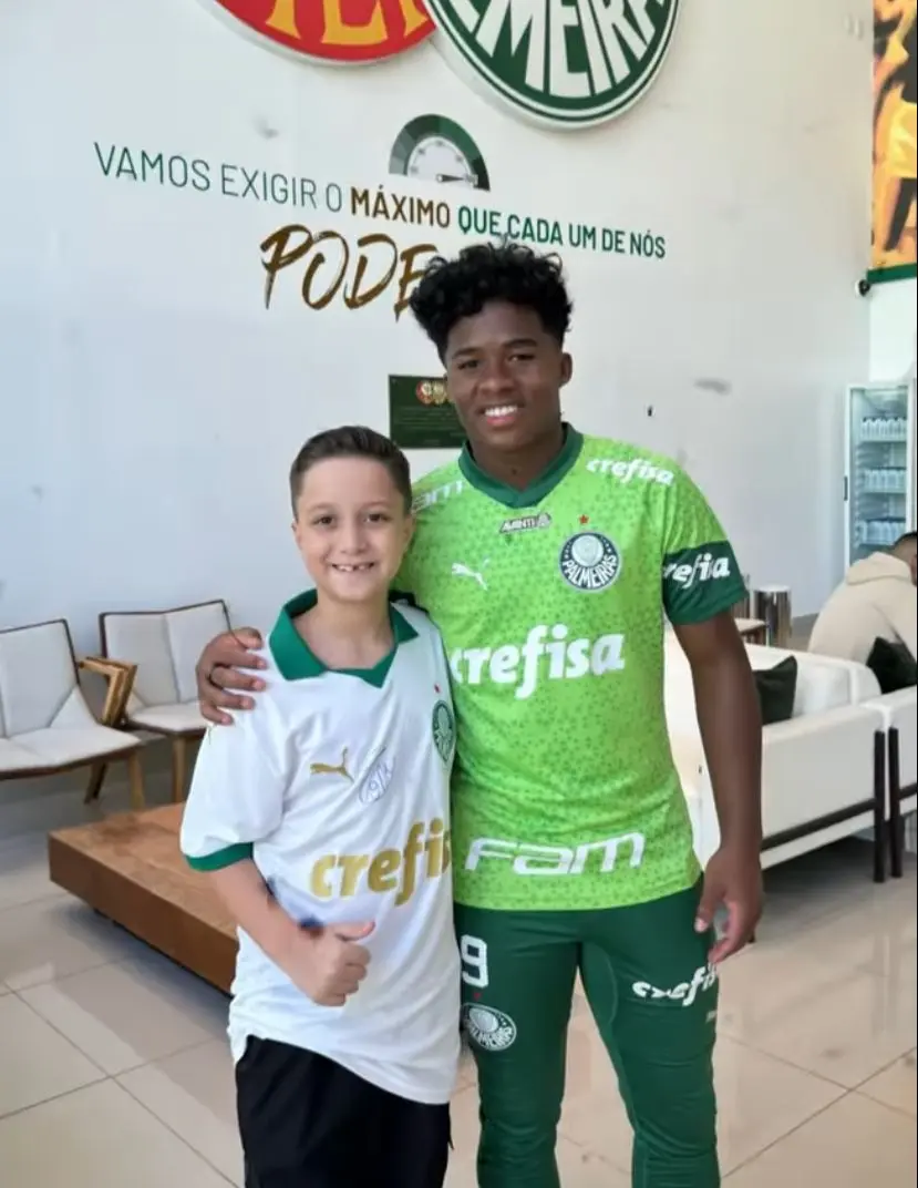 Jessica Ingrede realiza sonho do filho de conhecer o jogador Endrick; VEJA O VÍDEO