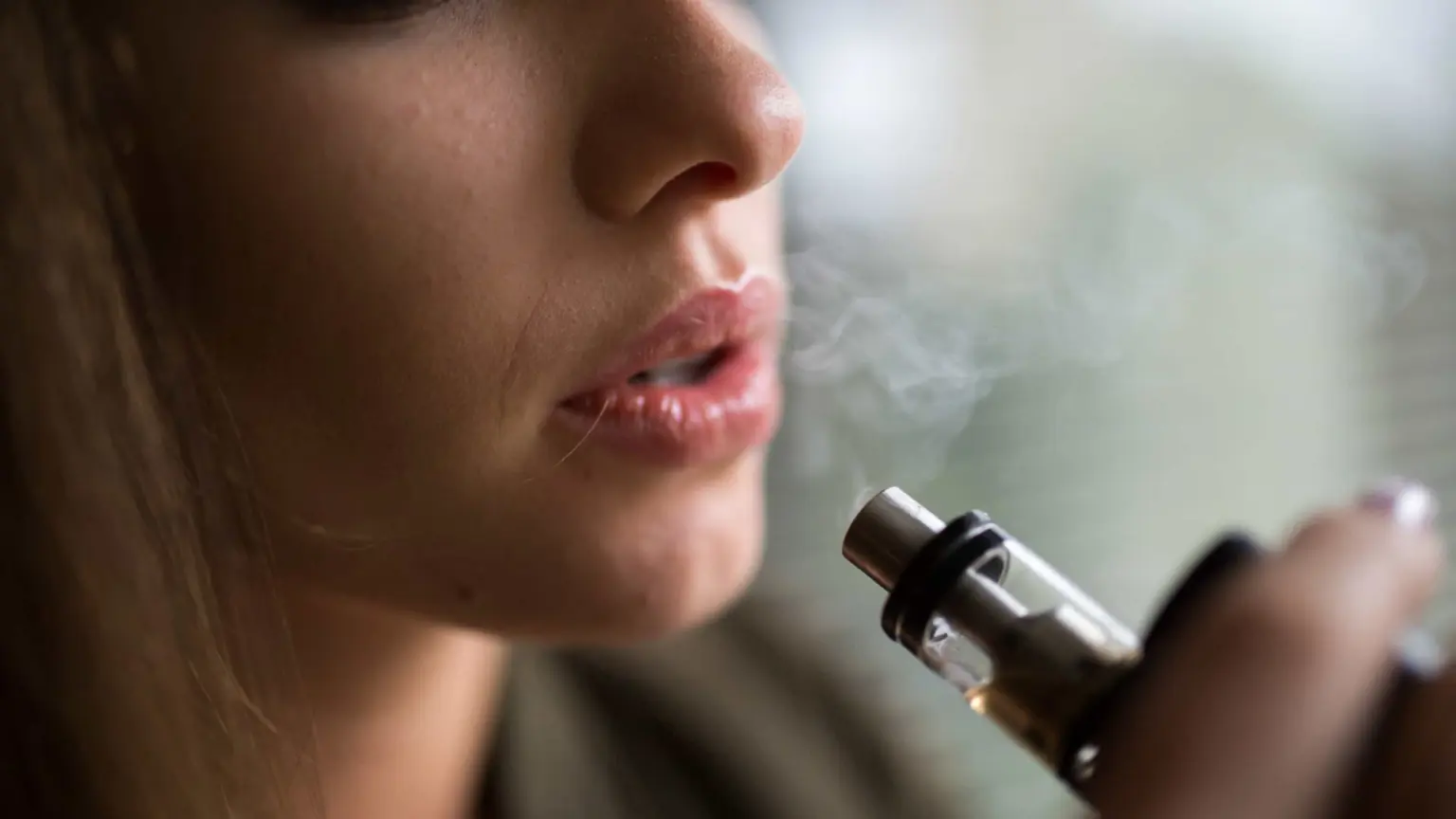 Cigarro eletrônico pode causar dificuldade para dormir, aponta entidade médica