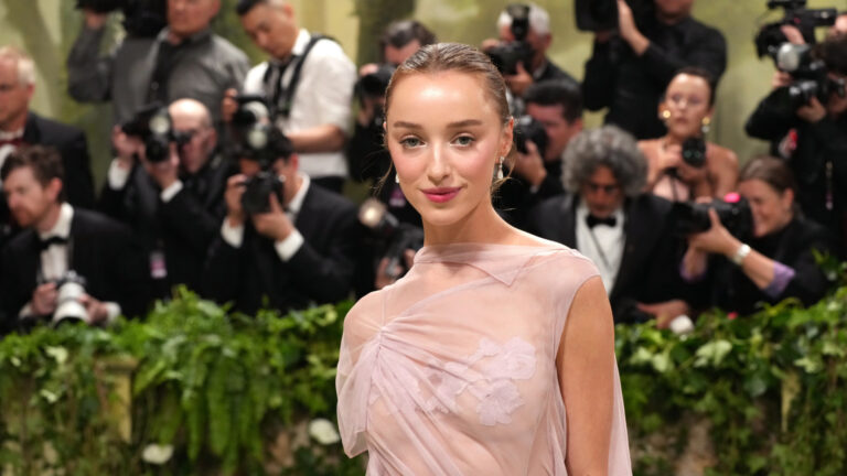 Phoebe Dynevor, protagonista de ‘Bridgerton’, está noiva