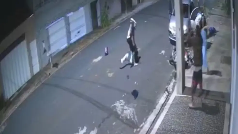 Casal que deu surra em assaltantes quis impedir roubo de carro comprado um dia antes da tentativa de assalto
