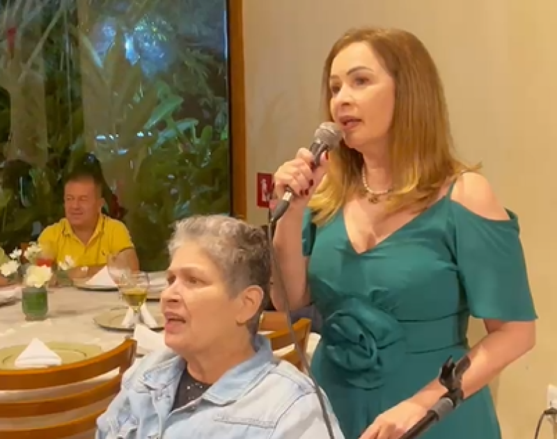 Socorro Neri ganha festa surpresa de aniversário e emociona ao cantar com a irmã que venceu o AVC