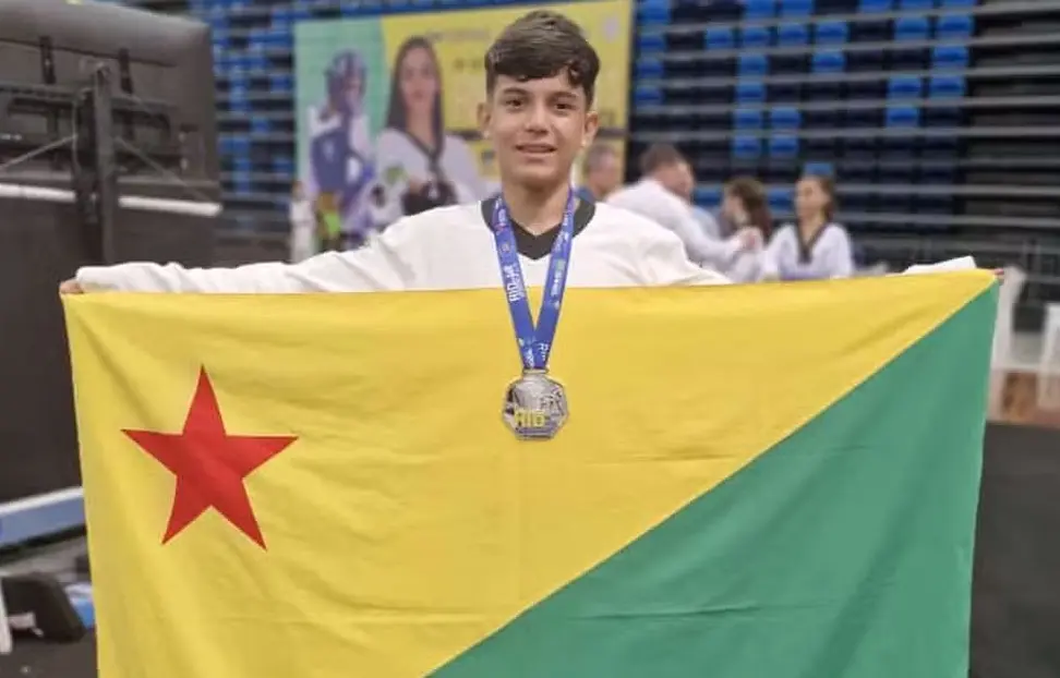 Três atletas do Acre recebem certificado da maior entidade do taekwondo mundial