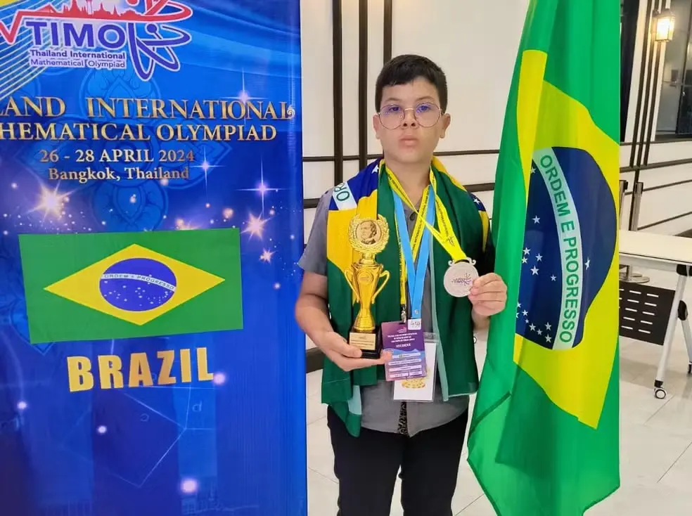 Mineiro de 13 anos gabarita prova de raciocínio lógico na Olimpíada Global de Matemática na Tailândia