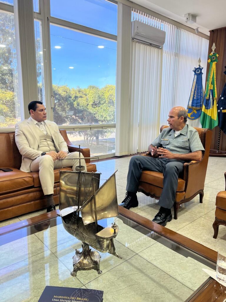 Marinha anuncia a Ulysses envio de Fuzileiros Navais para combater o tráfico de drogas no Vale do Juruá no Acre