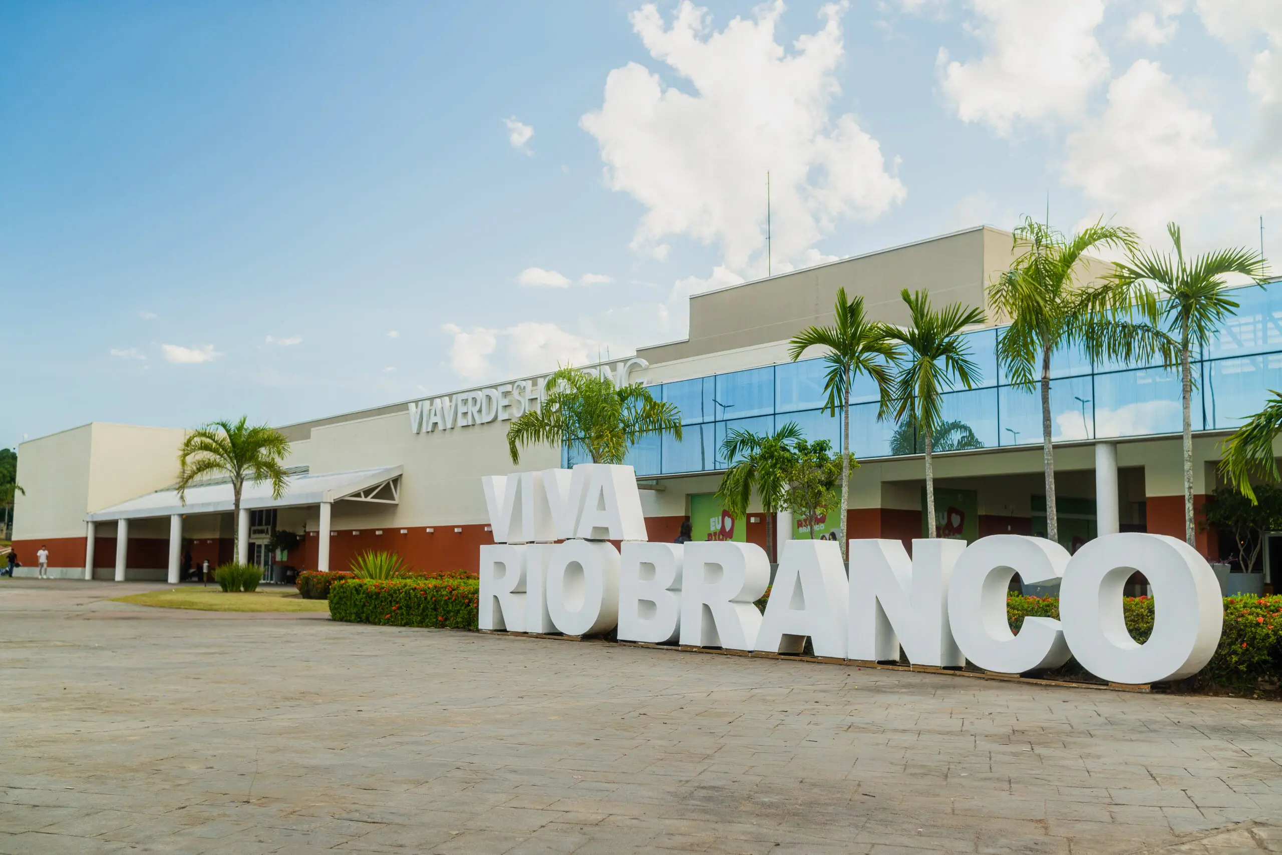 Corpo de Bombeiros do Acre realiza exposição comemorativa no Via Verde Shopping