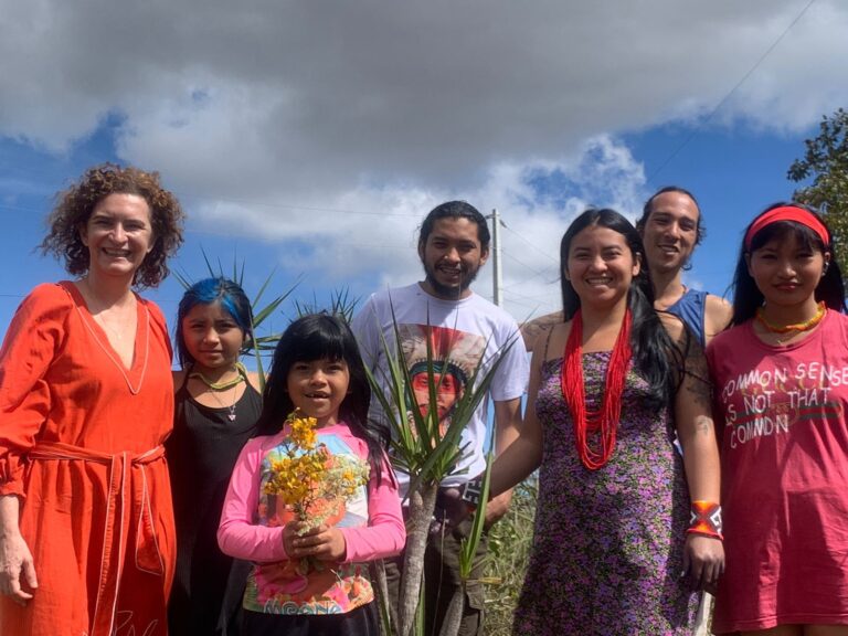 Jackie: ex-primeira-dama do Acre, Marlúcia Cândida visita amigos Huni Kuî em GO