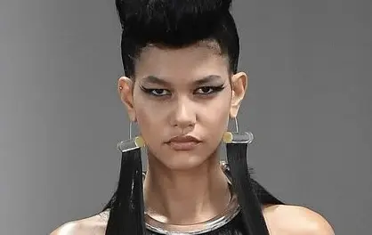 Após recorde de desfiles no SPFW, trajetória de modelo acreana é destaque na Elle Brasil