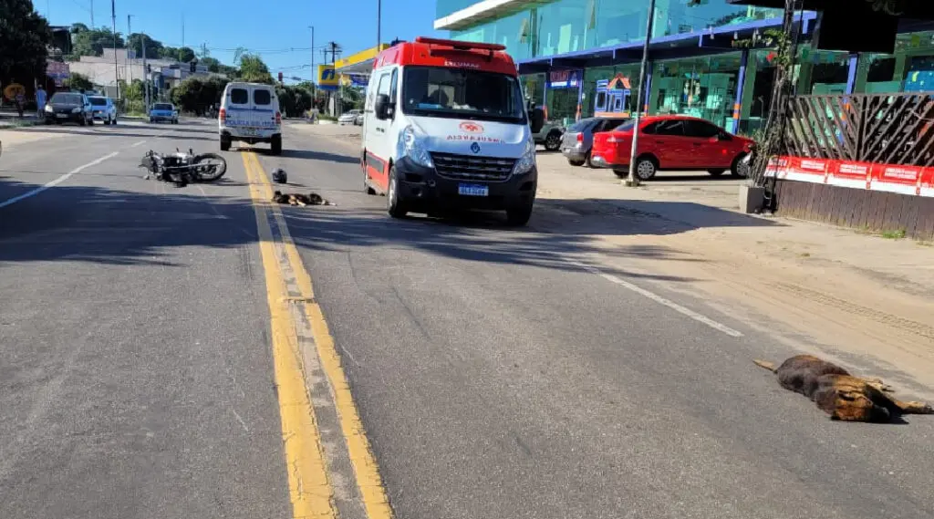 Motociclista fica ferido após colidir com cachorro em Cruzeiro do Sul; veja vídeo