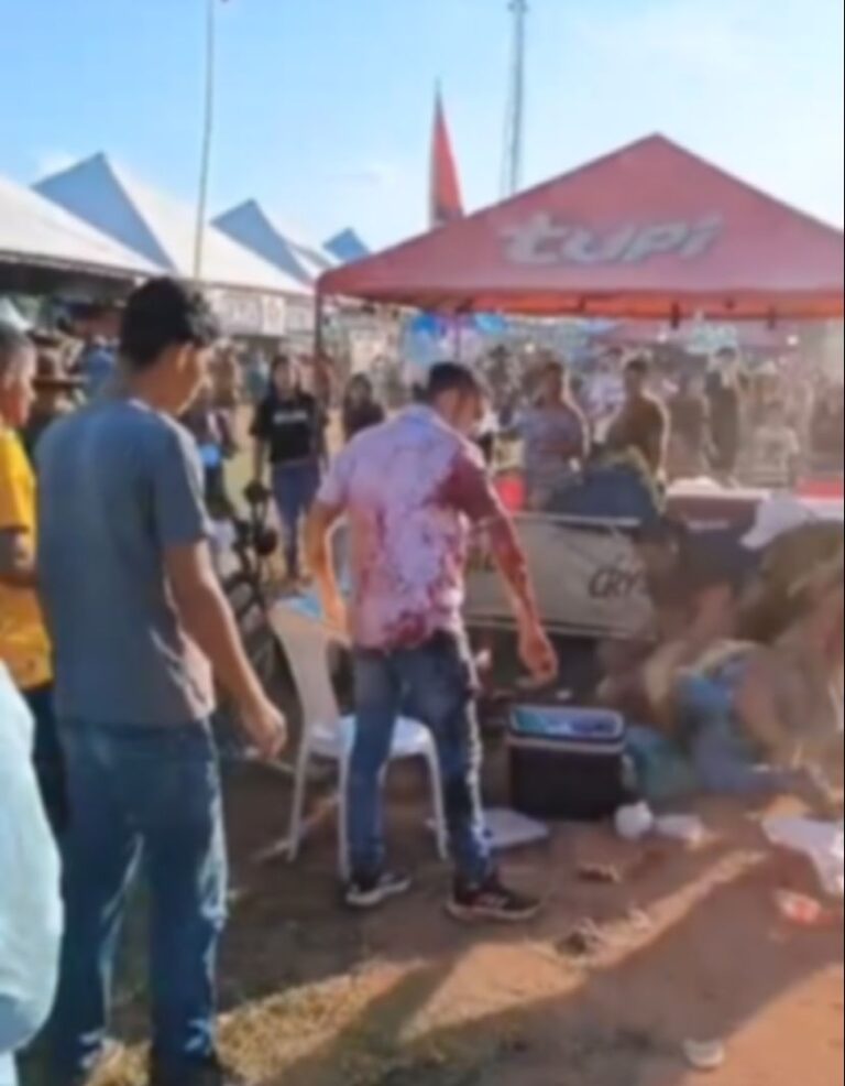 Homem ataca a facadas atual de ex-mulher durante cavalgada em Candeias do Jamari; veja vídeo