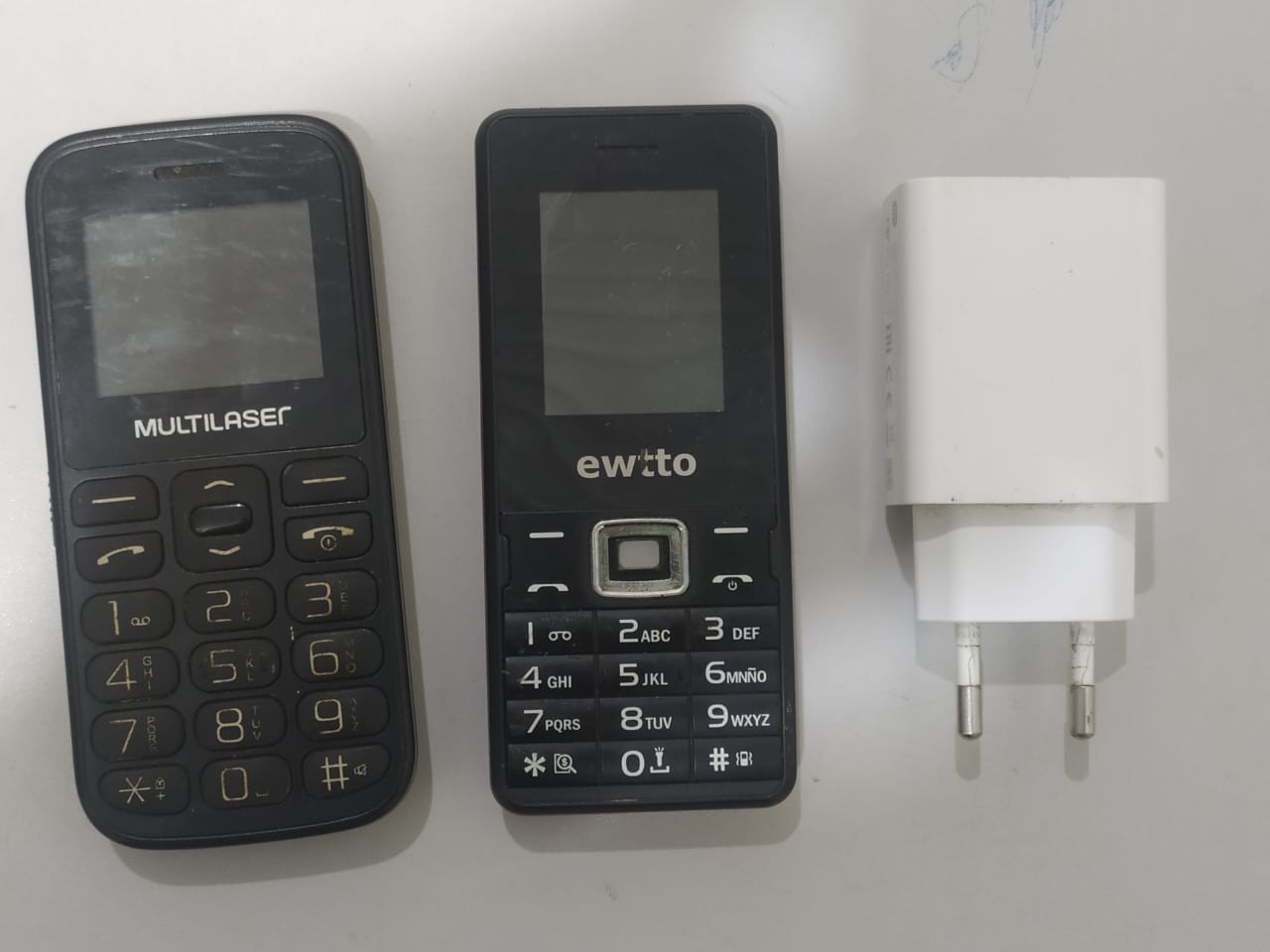 Polícia apreende embrulho com cinco celulares que foram jogados dentro de presídio