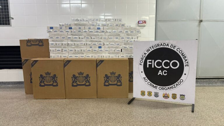 Polícia Federal apreende carro e mais de 10 mil maços de cigarros contrabandeados da Bolívia