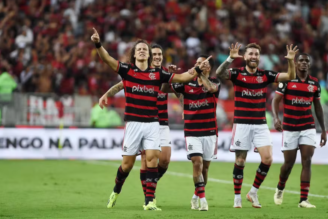 Com gol nos acréscimos, Flamengo vence o Bahia e assume a liderança do Brasileirão