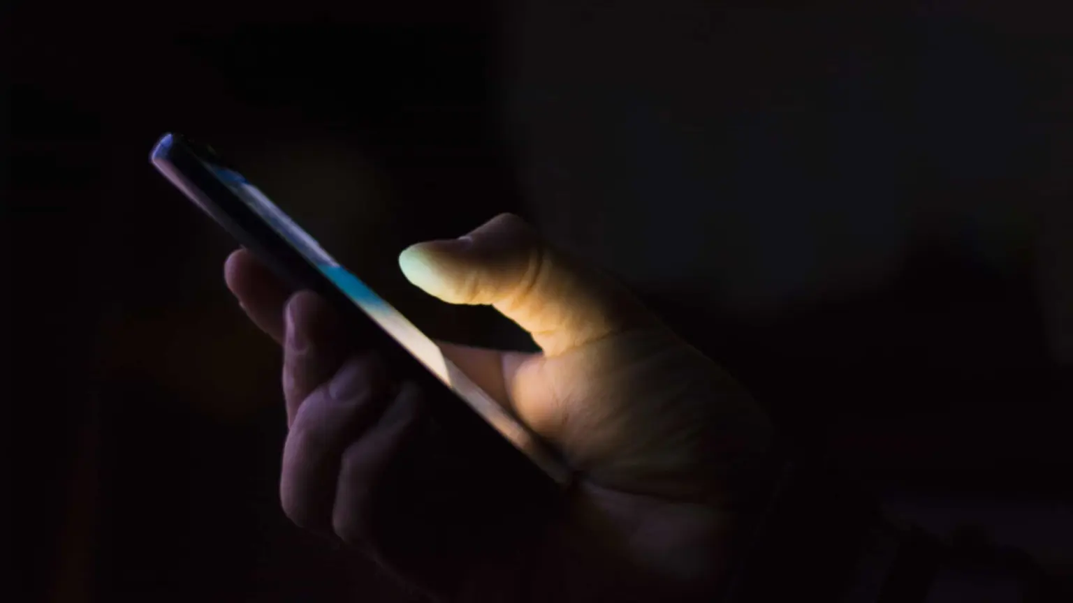 Stalking: saiba como identificar e qual a pena para quem comete o crime