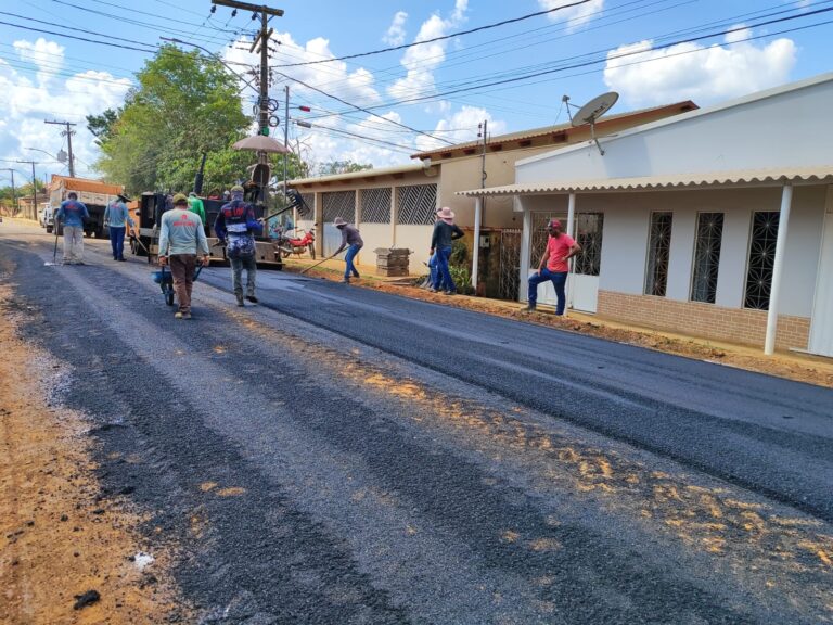 Prefeitura de Sena Madureira inicia pavimentação asfáltica de ruas no bairro da Vitória