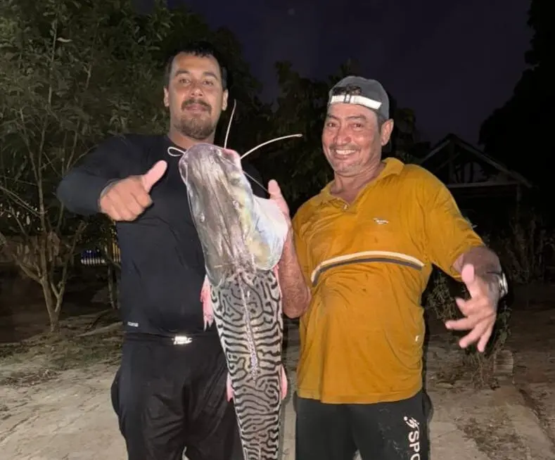 Sorte grande: pescadores capturam peixe gigante de mais de 15 quilos no interior do Acre