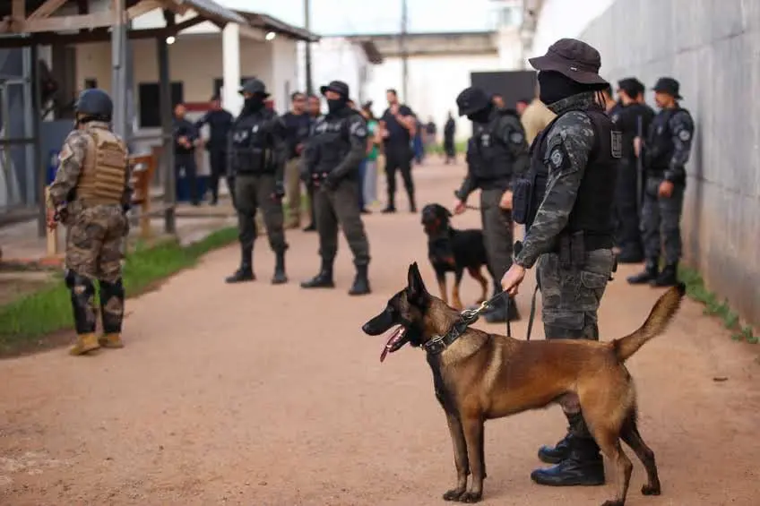 Com apoio da Abin e PF, polícias do Acre realizam mega-operação dentro do maior presídio do estado