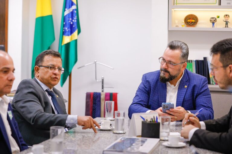 Em Brasília, Gonzaga se reúne com Alan Rick para agilizar voos internacionais no Acre