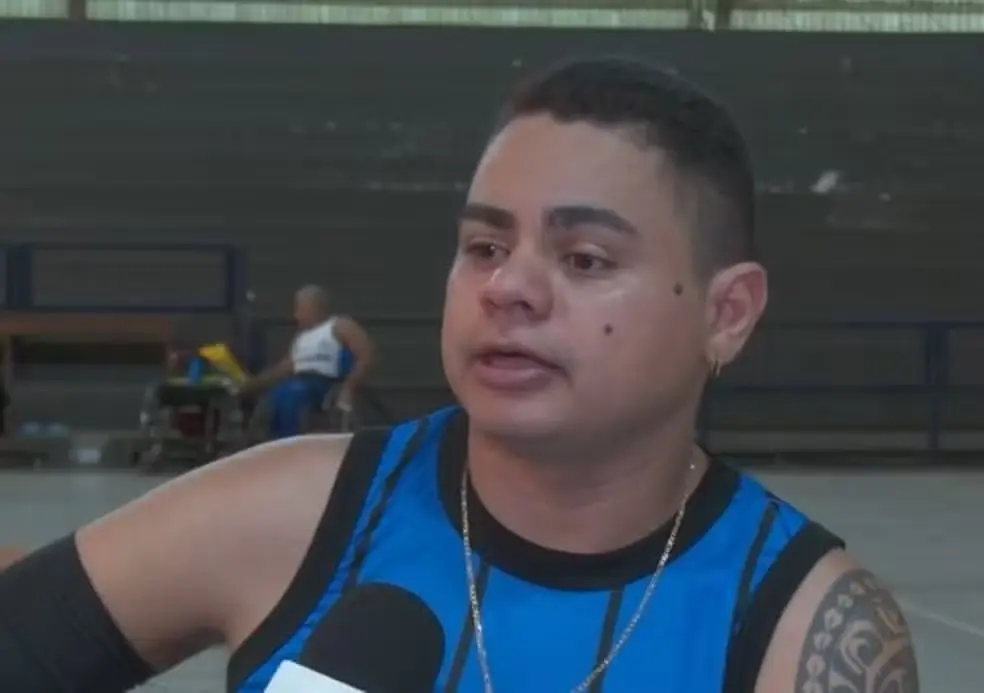 Paraplégico por causa da pólio, acreano encontra inclusão no basquete: “Todo mundo é igual”