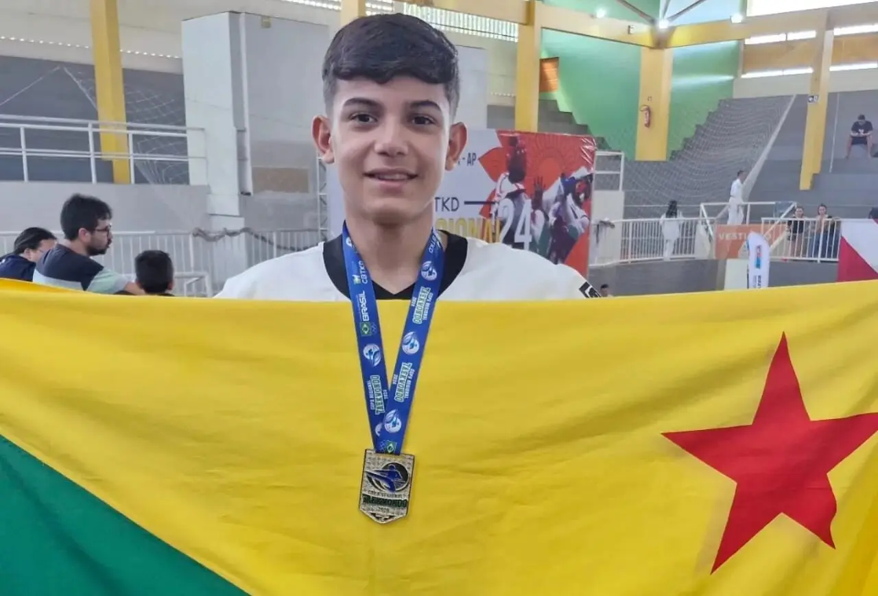 Jovem acreano de 13 anos ganha medalha de ouro em Copa Regional de taekwondo