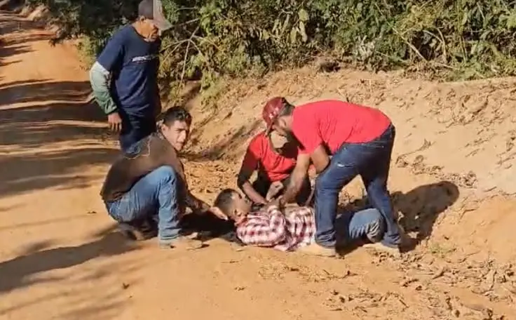 Homem que ficou ferido após acidente entre quadriciclo e caminhonete vai parar no PS