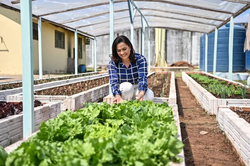 Mailza participa da entrega de equipamentos adquiridos para ampliação do projeto Plantando Sonhos