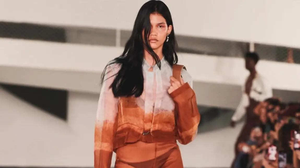 Do Acre, modelo de 17 anos brilha na abertura do Dragão Fashion Week em Fortaleza; VÍDEOS