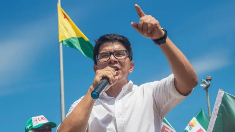 Ton: Na política, só existe uma coisa pior que subestimar um adversário, e ela pode ser fatal