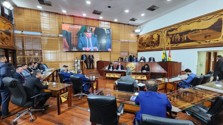 Antes do recesso, Aleac aprova empréstimo, criação de nova secretaria, reajuste de salário e mais; veja lista