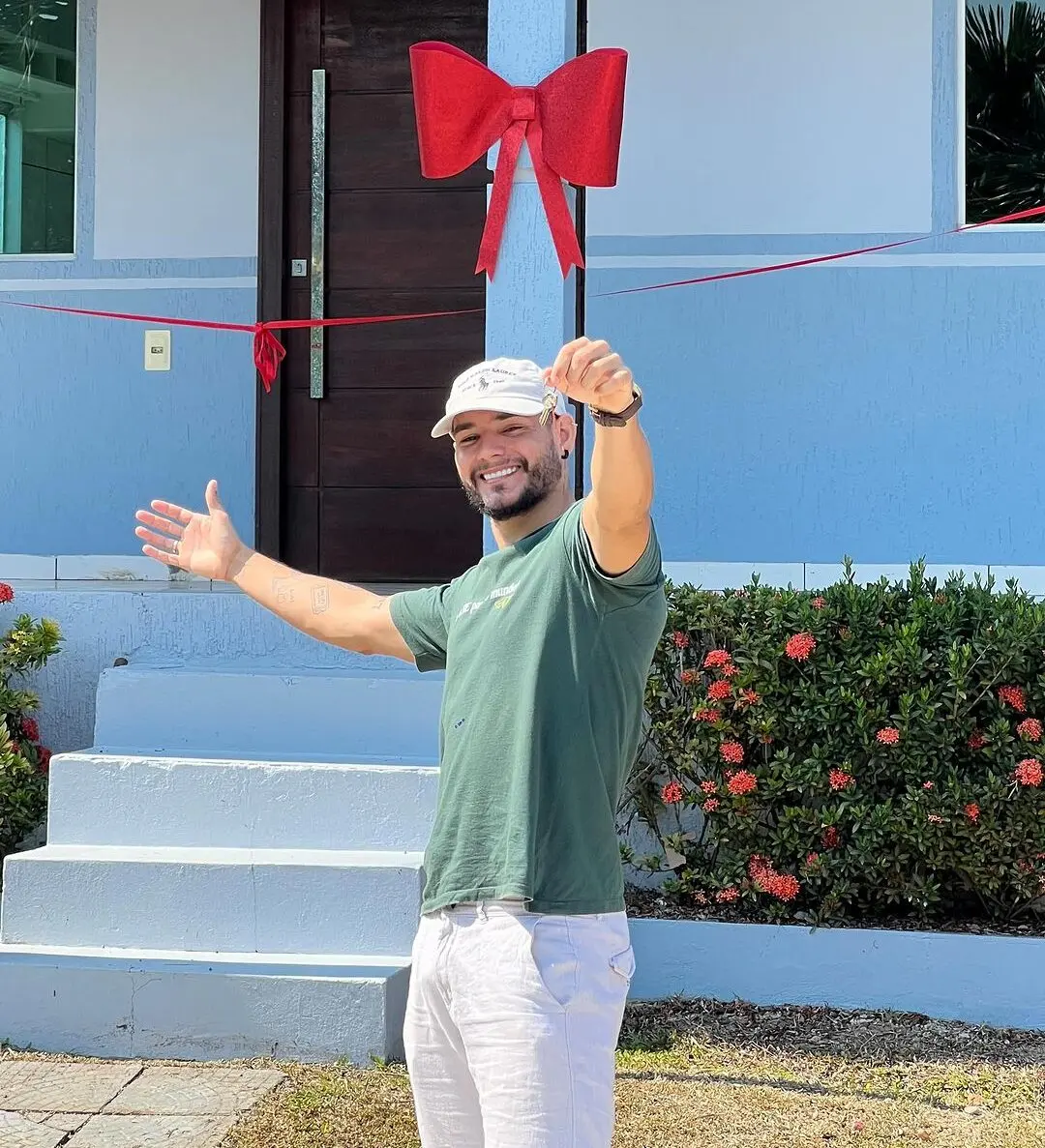 Influenciador acreano realiza sonho, compra casa para a mãe e faz vídeo emocionante; ASSISTA