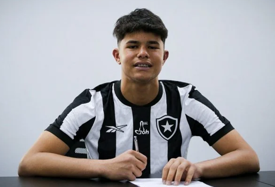 Bruninho, filho de Eliza Samúdio, é anunciado como novo reforço pelo Botafogo