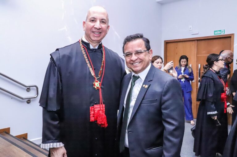 Presidente da Aleac recebe comenda do Ministério Público pelos serviços prestados ao povo acreano