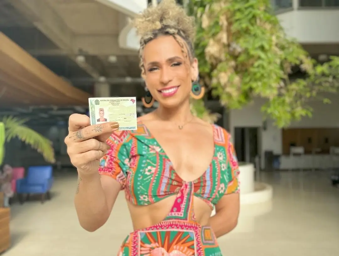 No Acre, jornalista trans celebra retificação do nome no RG: “Feliz e muito realizada”