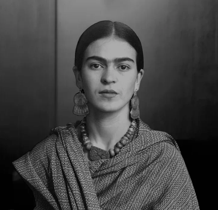 Nos 70 anos de morte de Frida Kahlo, exposição reúne material inédito há meio século Nos 70 anos de morte de Frida Kahlo, exposição reúne material inédito há meio século