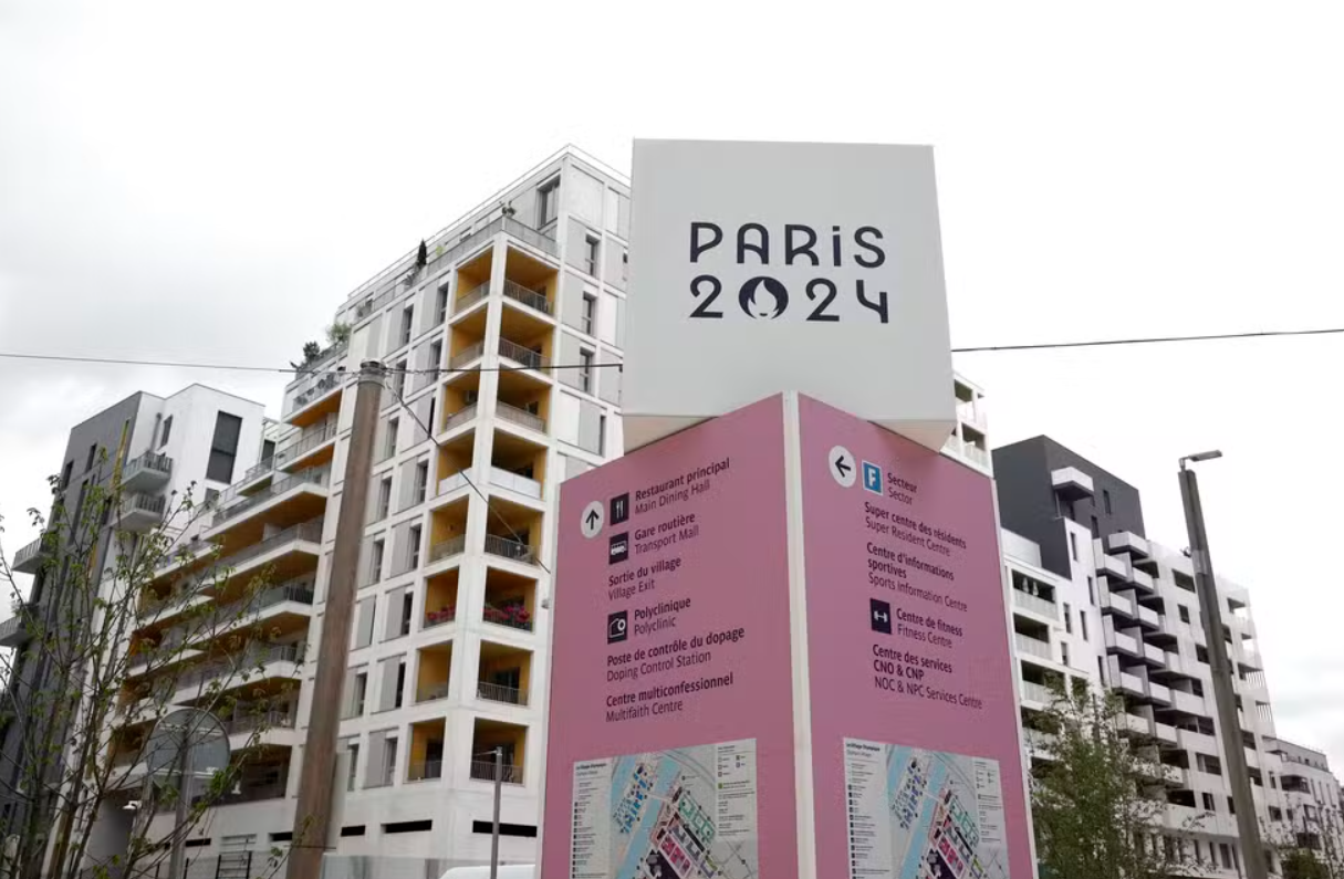 Cama “antissexo” e sem ar-condicionado: saiba como será a Vila Olímpica de Paris
