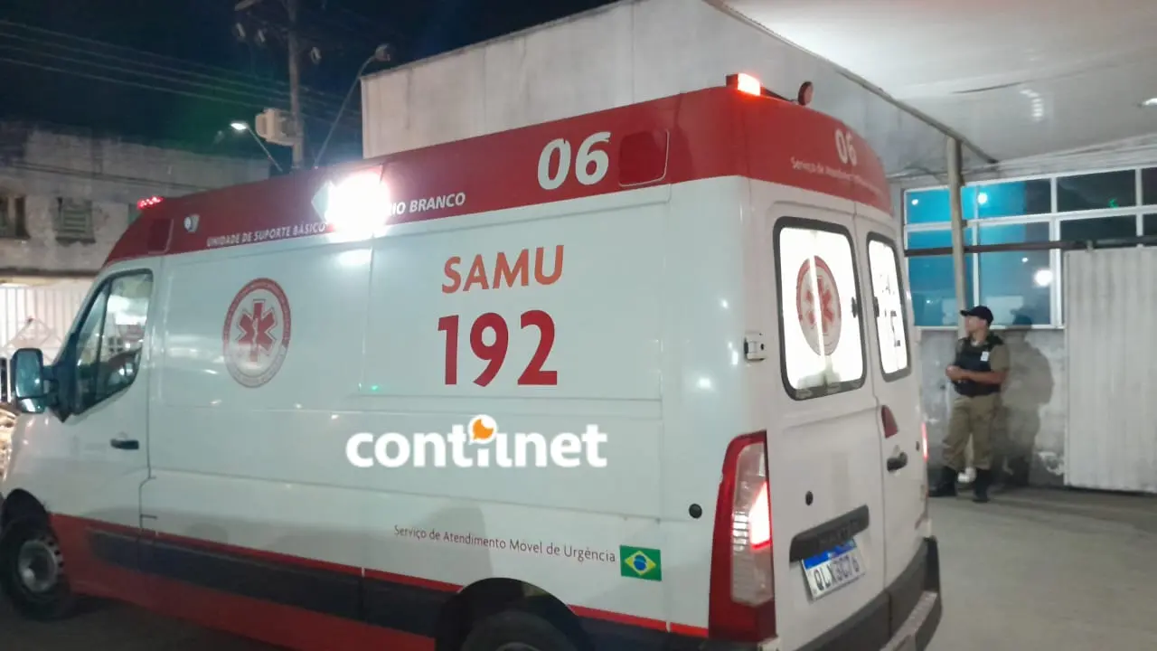 Mulher colide motocicleta contra cachorro e é levada para o PS de Rio Branco