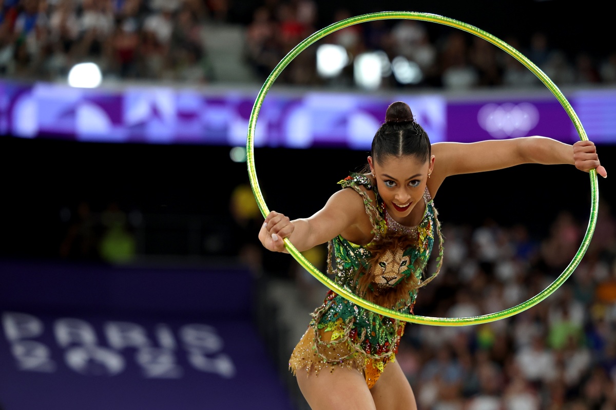 Bárbara Domingos faz história e fica em 10º lugar na ginástica rítmica