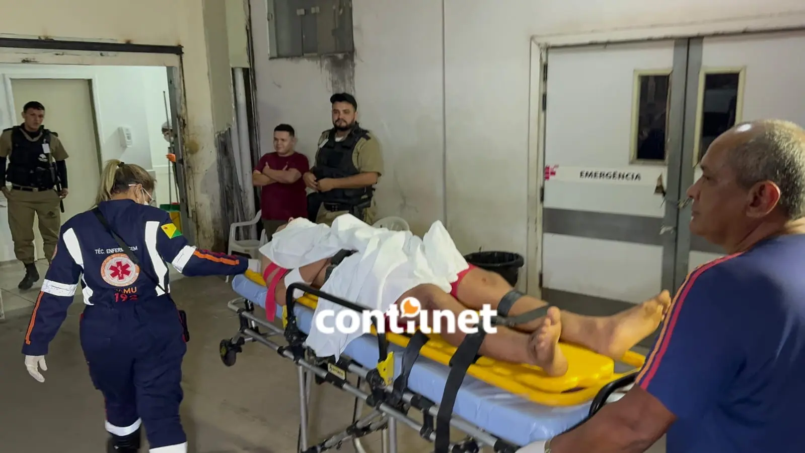 Jovem é atropelado por moto conduzida por adolescente de 16 anos ao atravessar BR