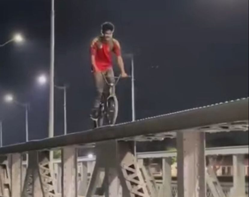 Jovem realiza manobra radical na ponte metálica de Rio Branco e chama atenção nas redes sociais