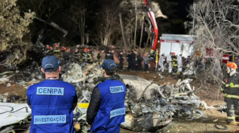 Horas antes de acidente, família ficou por 30 minutos por engano em avião que caiu em SP