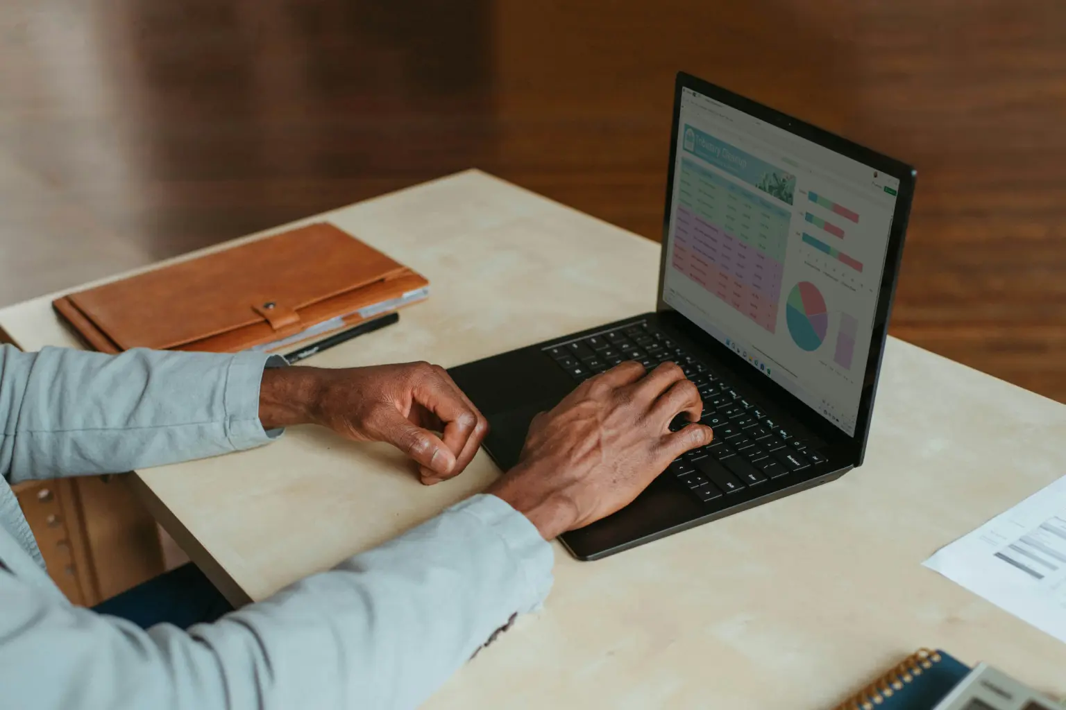 Da caneta ao Forex: explorando oportunidades de trabalho em casa