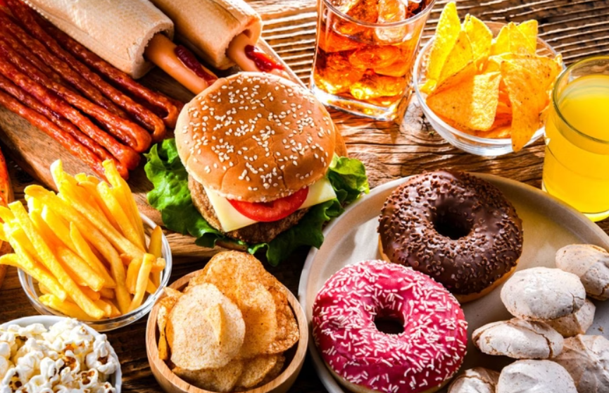 Médicos expõem se 2 alimentos têm aumentado número de câncer em jovens