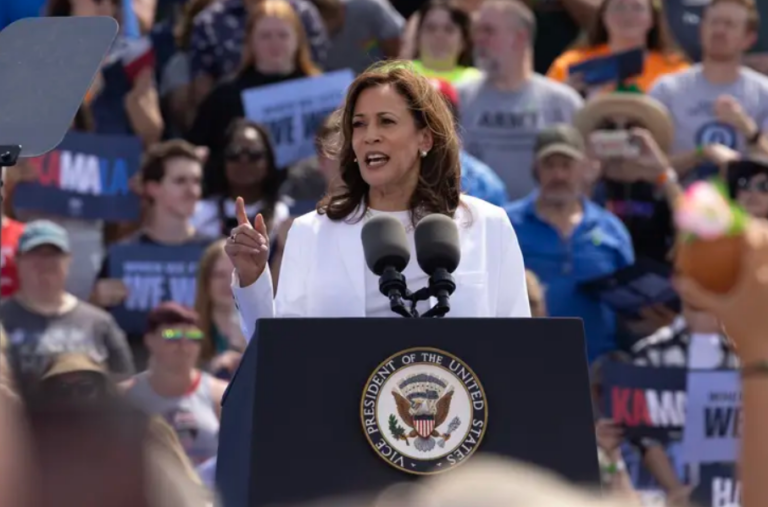 Kamala Harris pede que apoiadores parem de pedir prisão de Trump Kamala Harris pede que apoiadores parem de pedir prisão de Trump