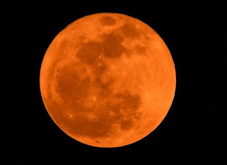 Superlua azul em Rio Branco: fenômeno surge na cor vermelha devido às queimadas