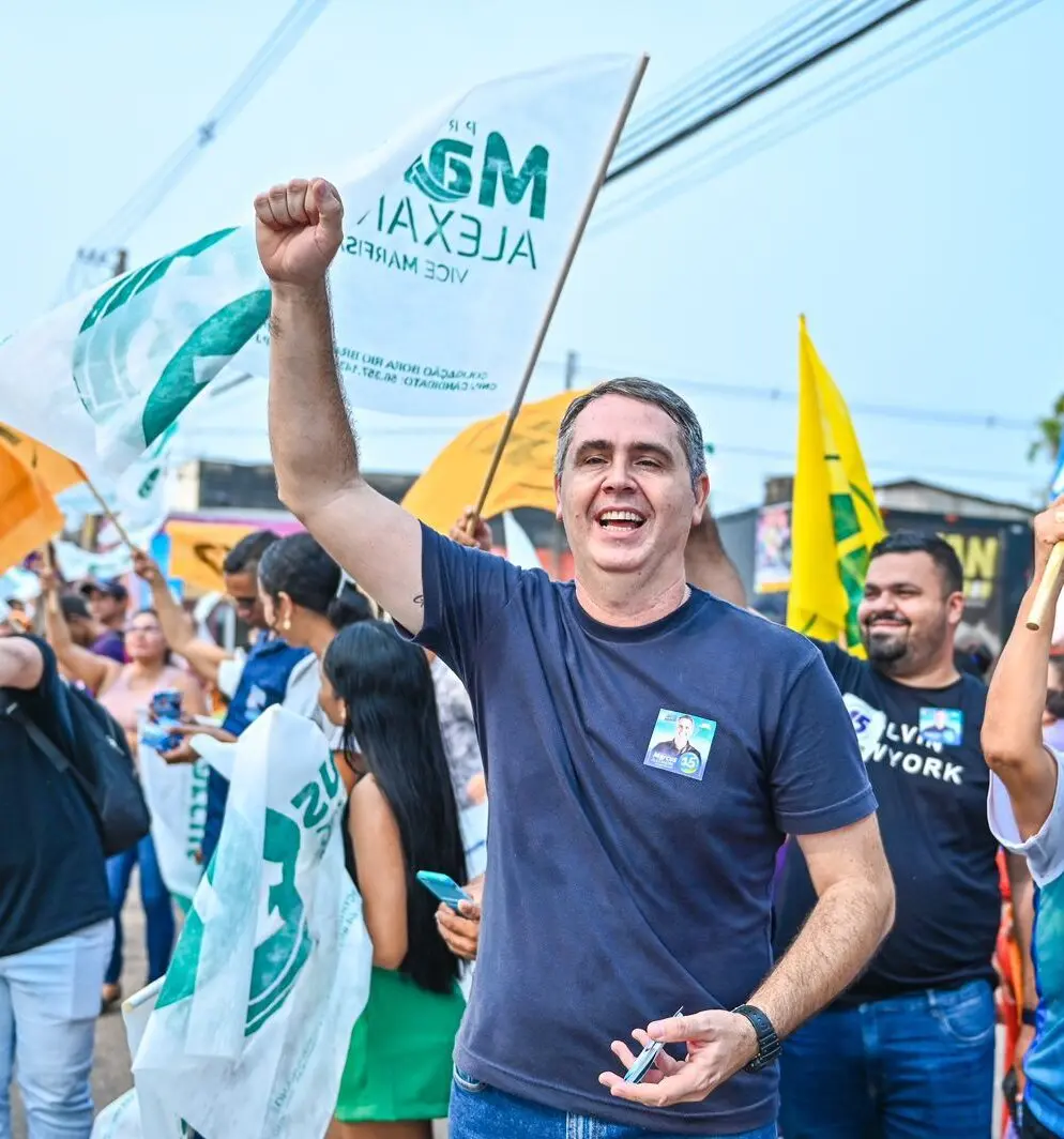 Na Baixada, Marcus lembra obras que construiu no bairro e grande novos projetos