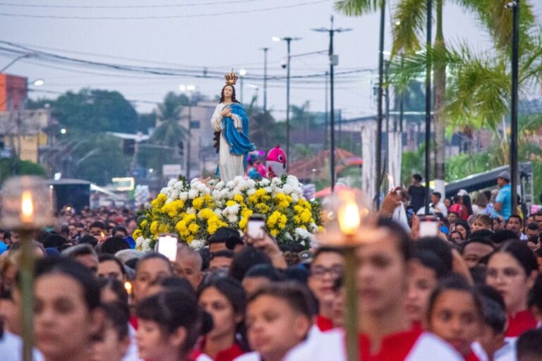 Procissão de Nossa Senhora da Glória reuniu mais de 50 mil fiéis em Cruzeiro do Sul; VEJA FOTOS