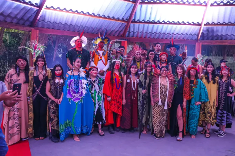 Moda com ancestralidade: desfile Yawanawa marca Expoacre; veja na coluna de Moisés Alencastro