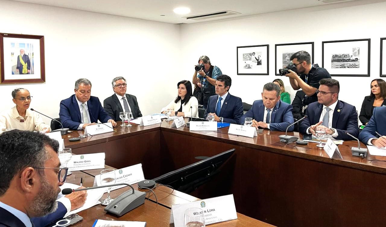 Gladson defende união para enfrentamento às queimadas em reunião com ministros do governo federal